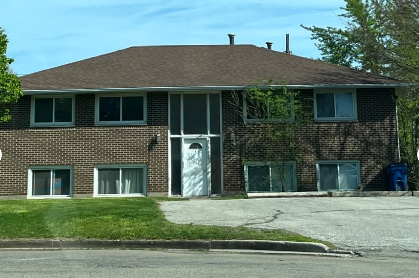 Spacious 2 Beds 1 Bath Apartment